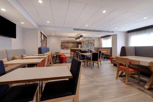 hampton inn crown point
