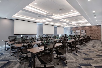 home2 suites by hilton anderson downtown
