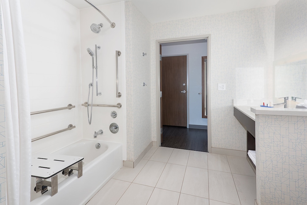 holiday inn express and suites firestone longmont an ihg hotel