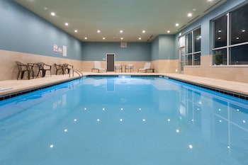 Holiday Inn Express & Suites Firestone Longmont, An Ihg Hotel,Firestone>>Denver,2.5 star