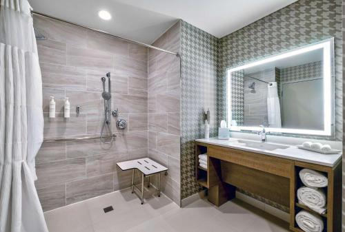 home2 suites by hilton minneapolis downtown mn