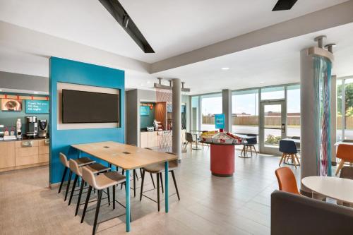 avid hotels hays an ihg hotel