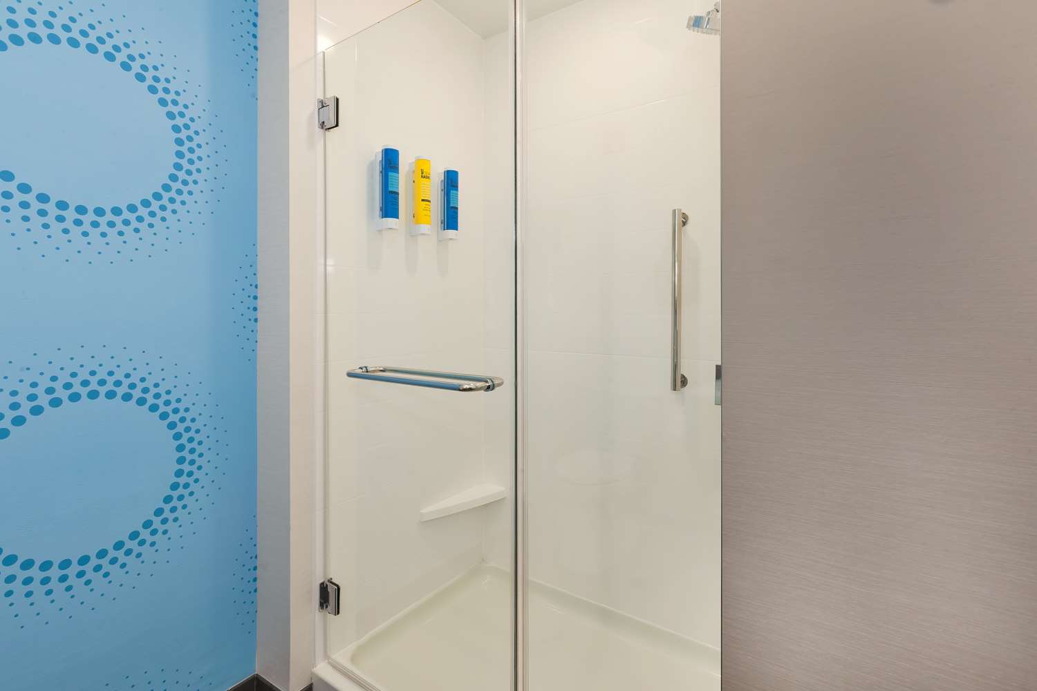 tru by hilton comstock park grand rapids