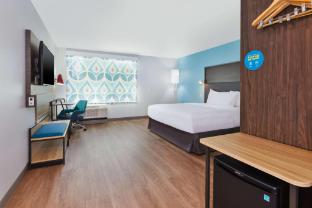 tru by hilton comstock park grand rapids