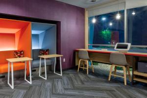 tru by hilton comstock park grand rapids