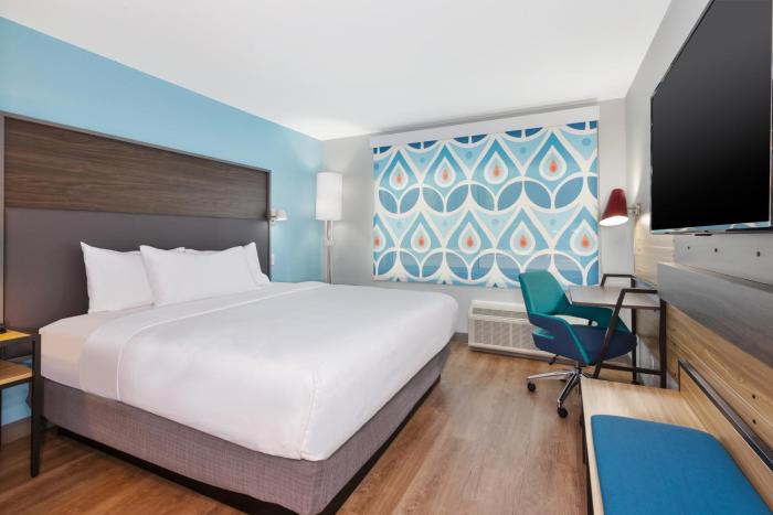 tru by hilton comstock park grand rapids