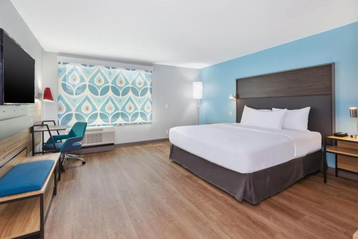 tru by hilton comstock park grand rapids