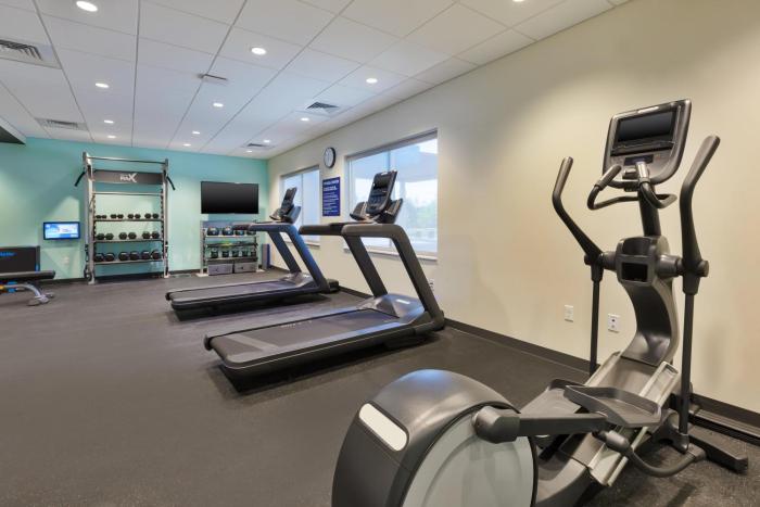 tru by hilton comstock park grand rapids