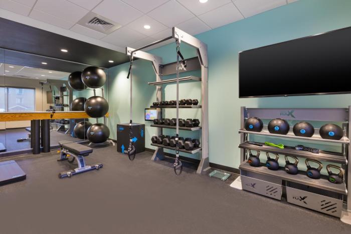 tru by hilton comstock park grand rapids