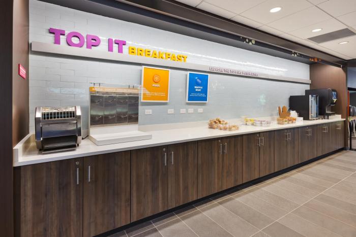 tru by hilton comstock park grand rapids