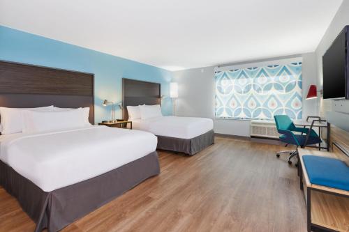 tru by hilton comstock park grand rapids