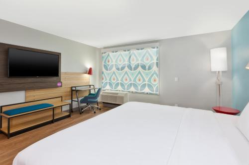 tru by hilton comstock park grand rapids