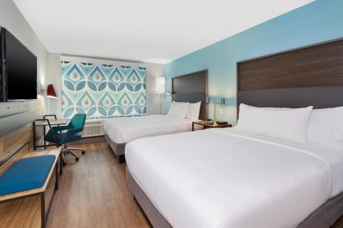 tru by hilton comstock park grand rapids