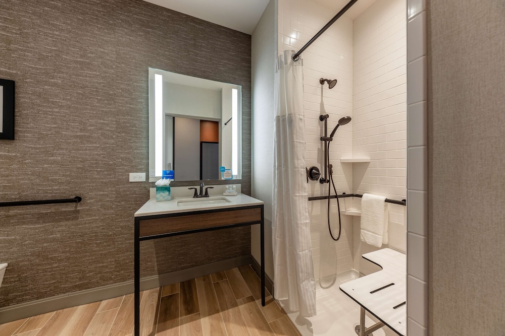 hilton garden inn chicago central loop