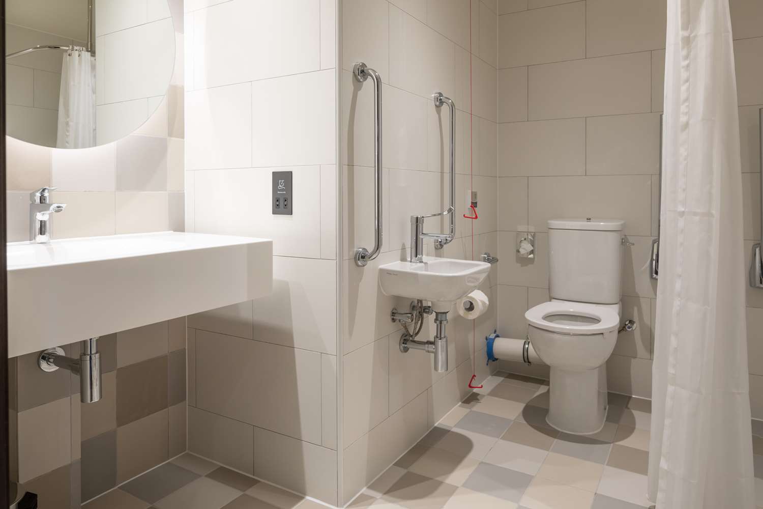 hampton by hilton ashford international