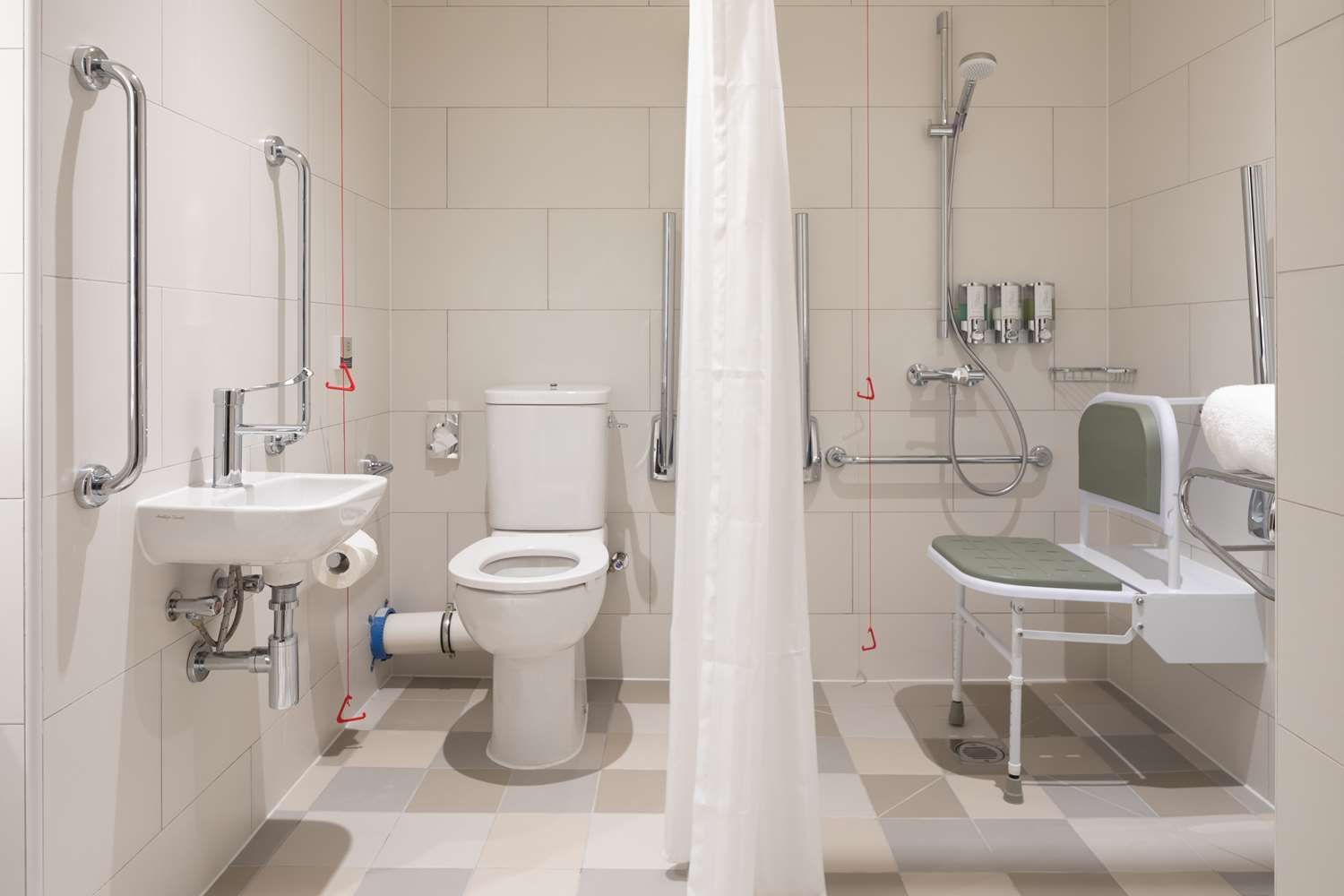 hampton by hilton ashford international