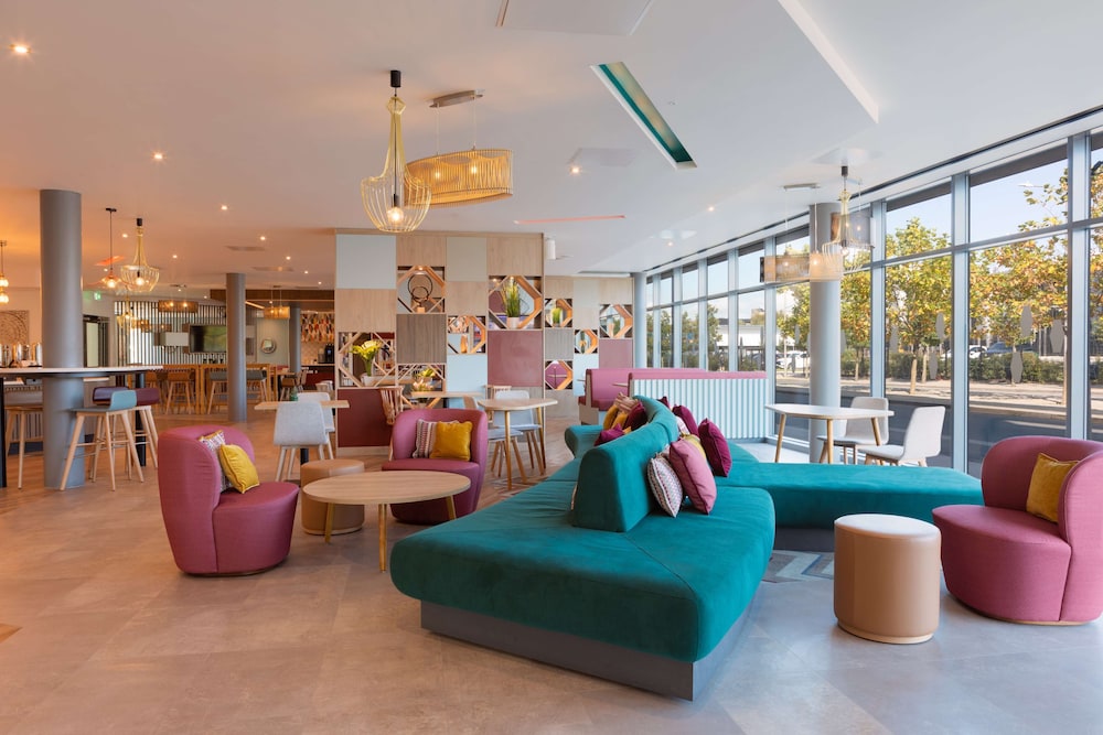 hampton by hilton ashford international