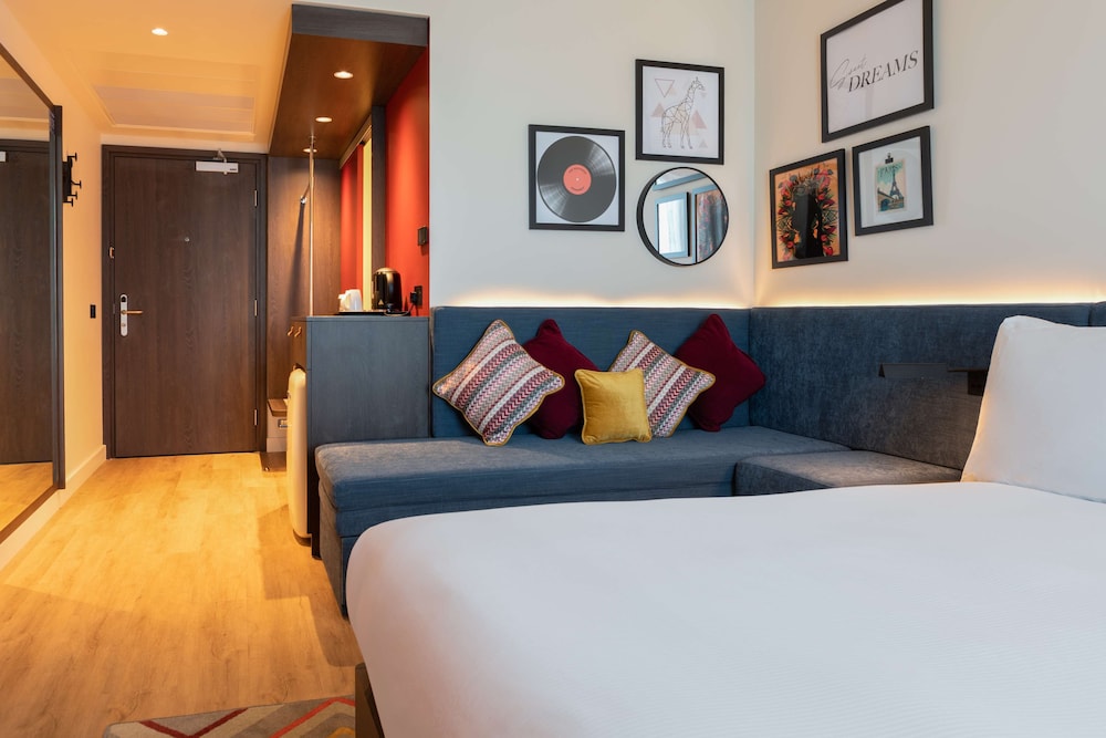 hampton by hilton ashford international