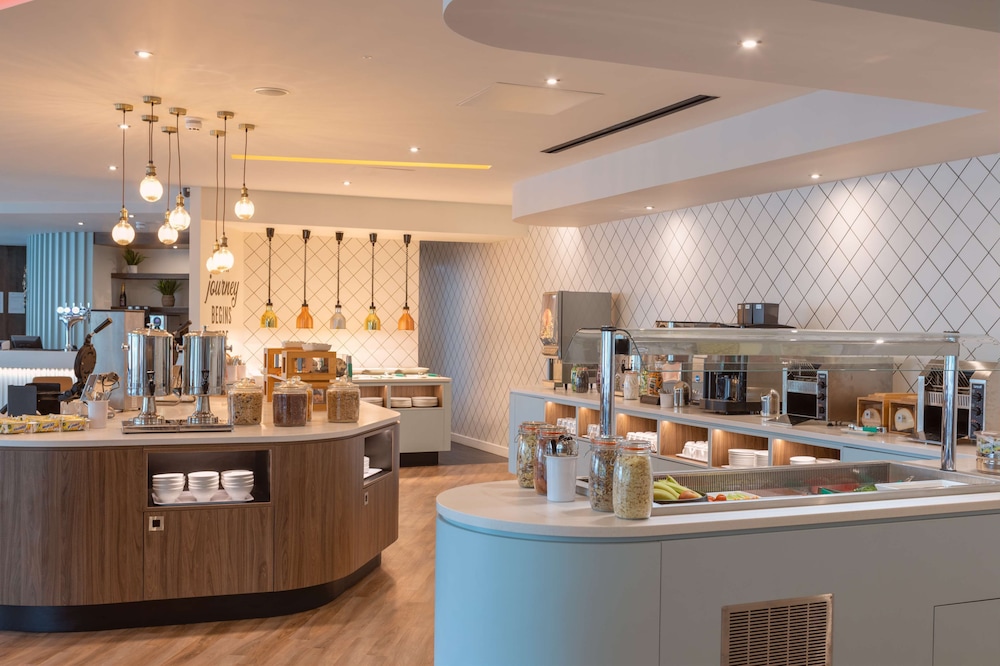 hampton by hilton ashford international