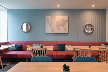 hampton by hilton ashford international