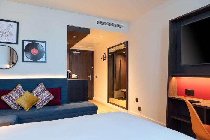 hampton by hilton ashford international