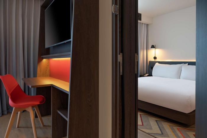hampton by hilton ashford international