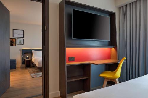 hampton by hilton ashford international
