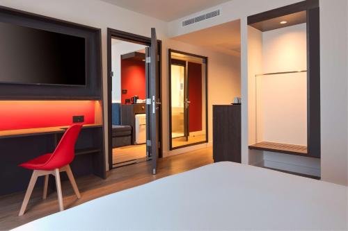 hampton by hilton ashford international