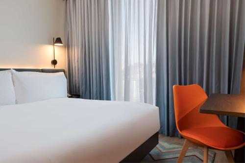 hampton by hilton ashford international