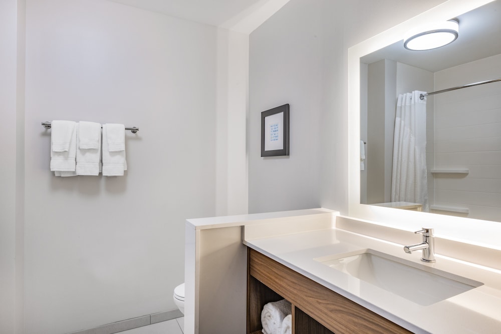 holiday inn express and suites lincoln downtown