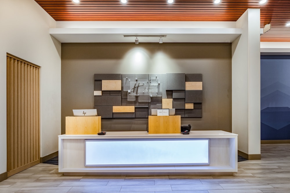 holiday inn express and suites lincoln downtown