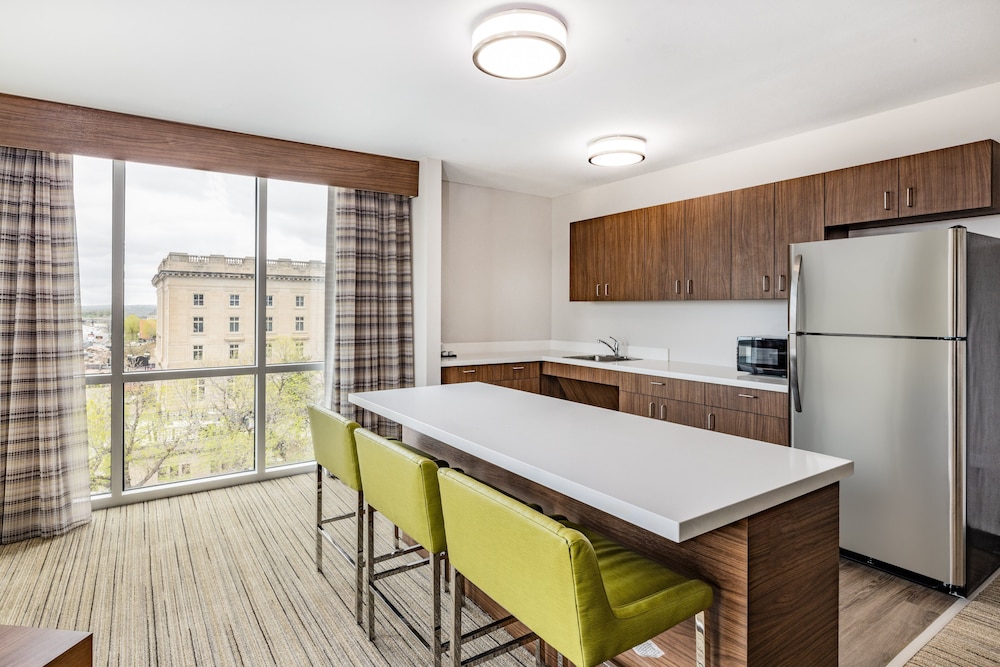 holiday inn express and suites lincoln downtown