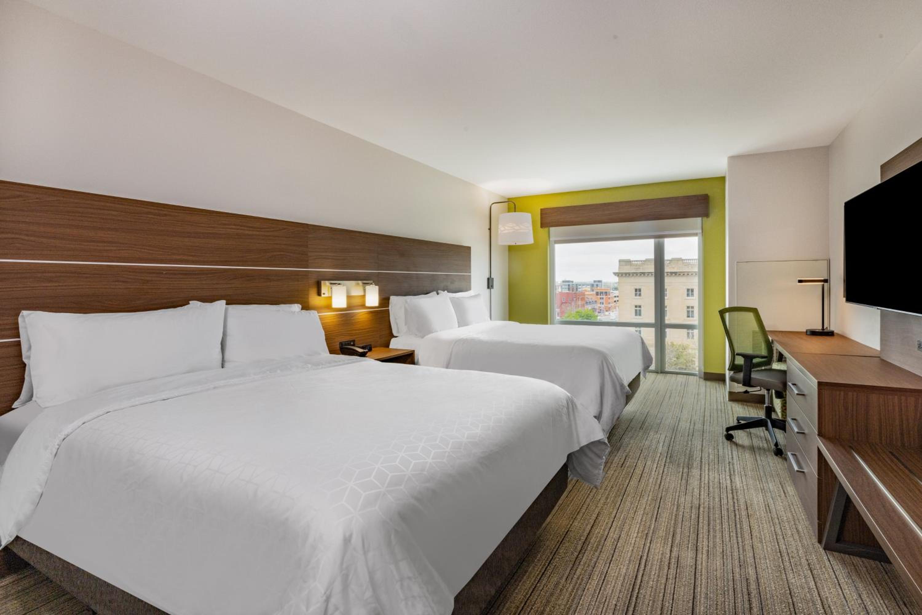 holiday inn express and suites lincoln downtown