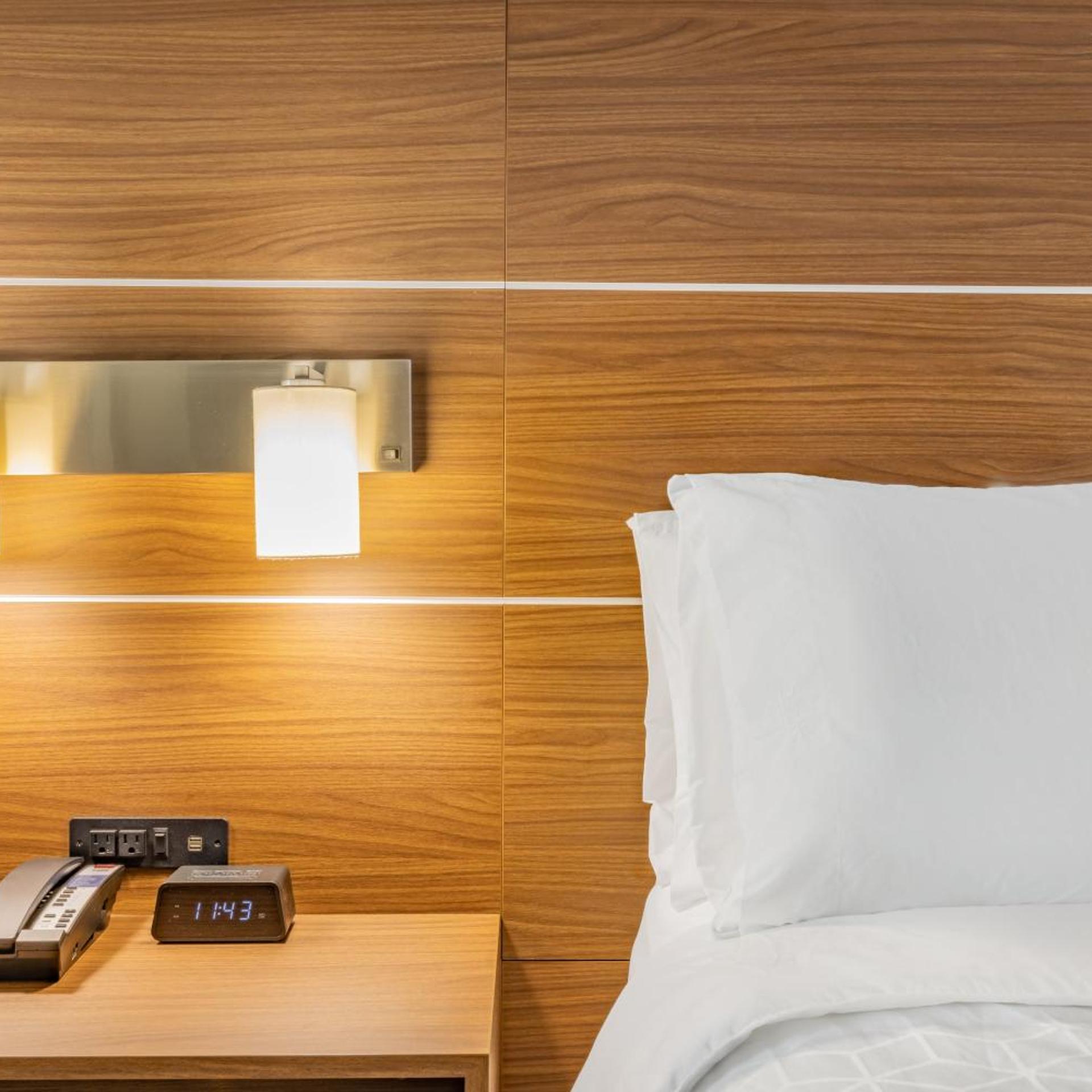holiday inn express and suites lincoln downtown