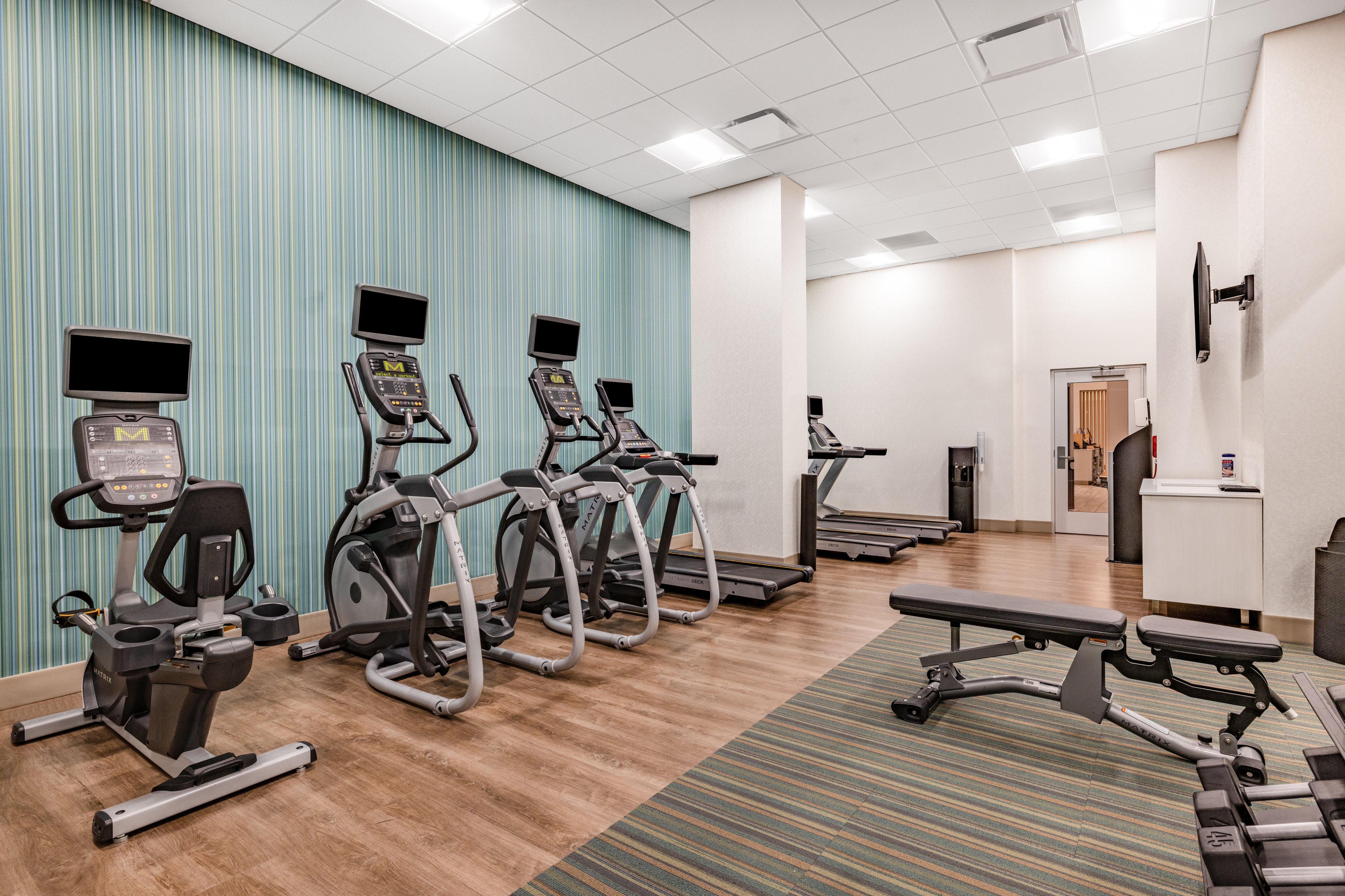 holiday inn express and suites lincoln downtown