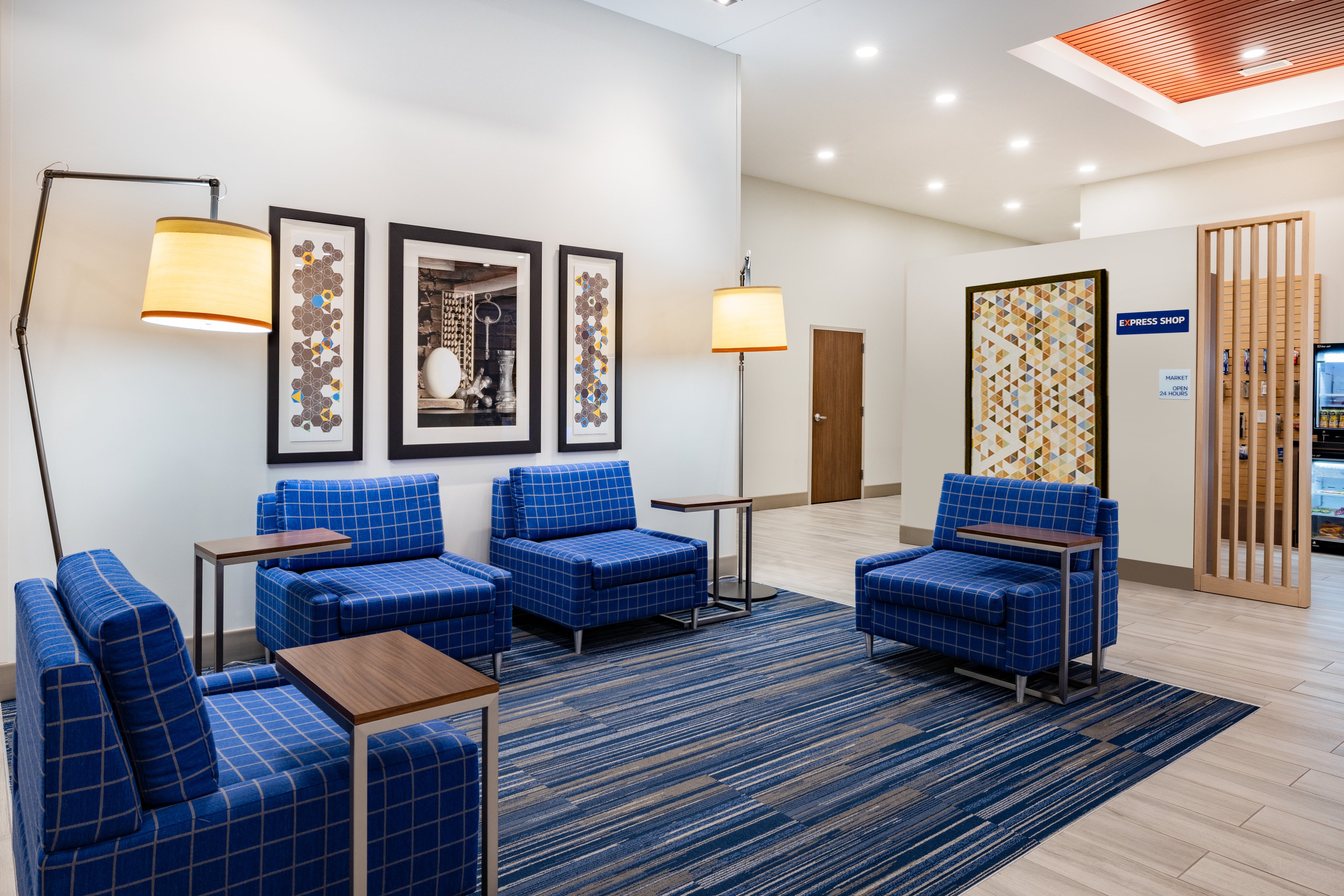 holiday inn express and suites lincoln downtown
