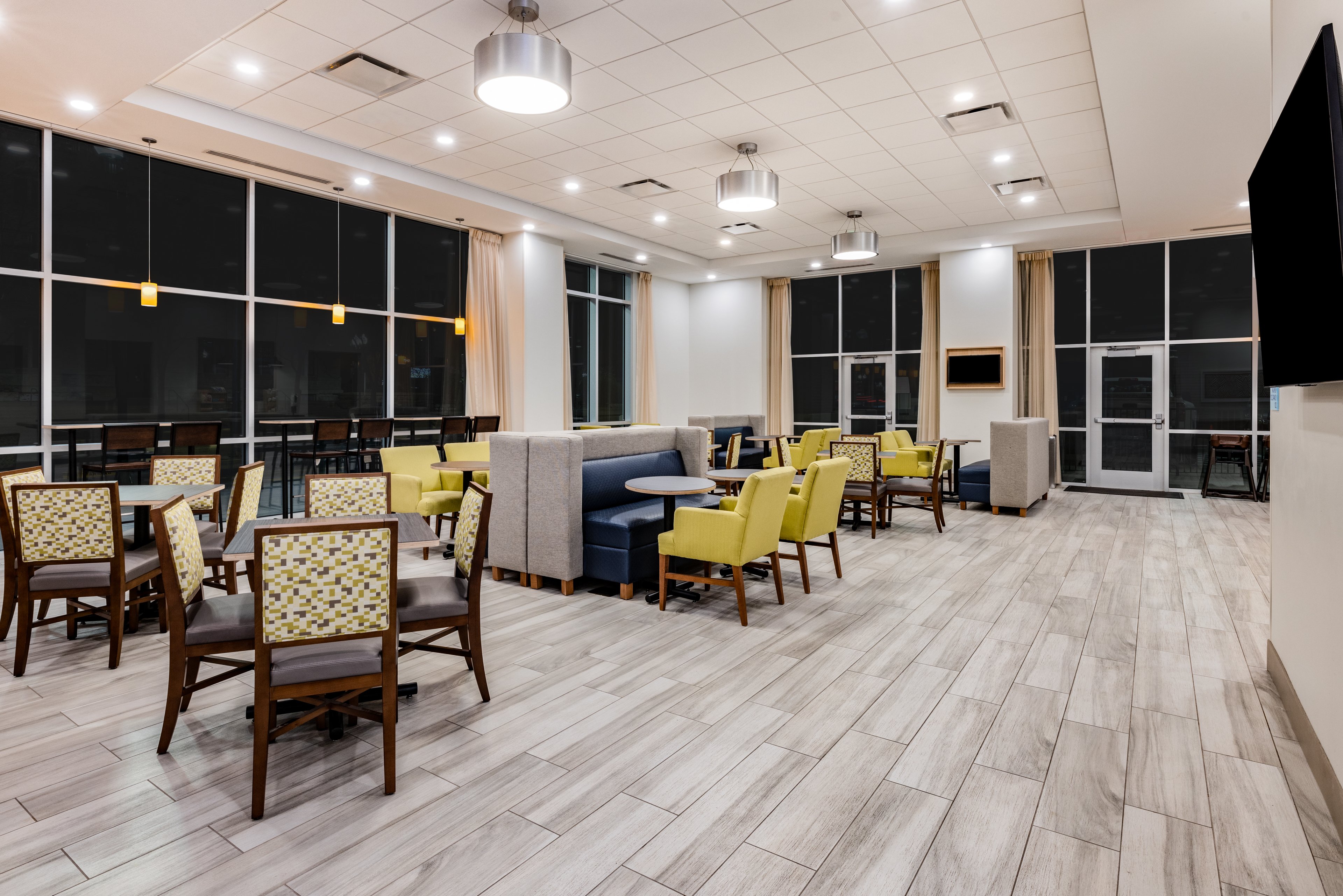 holiday inn express and suites lincoln downtown
