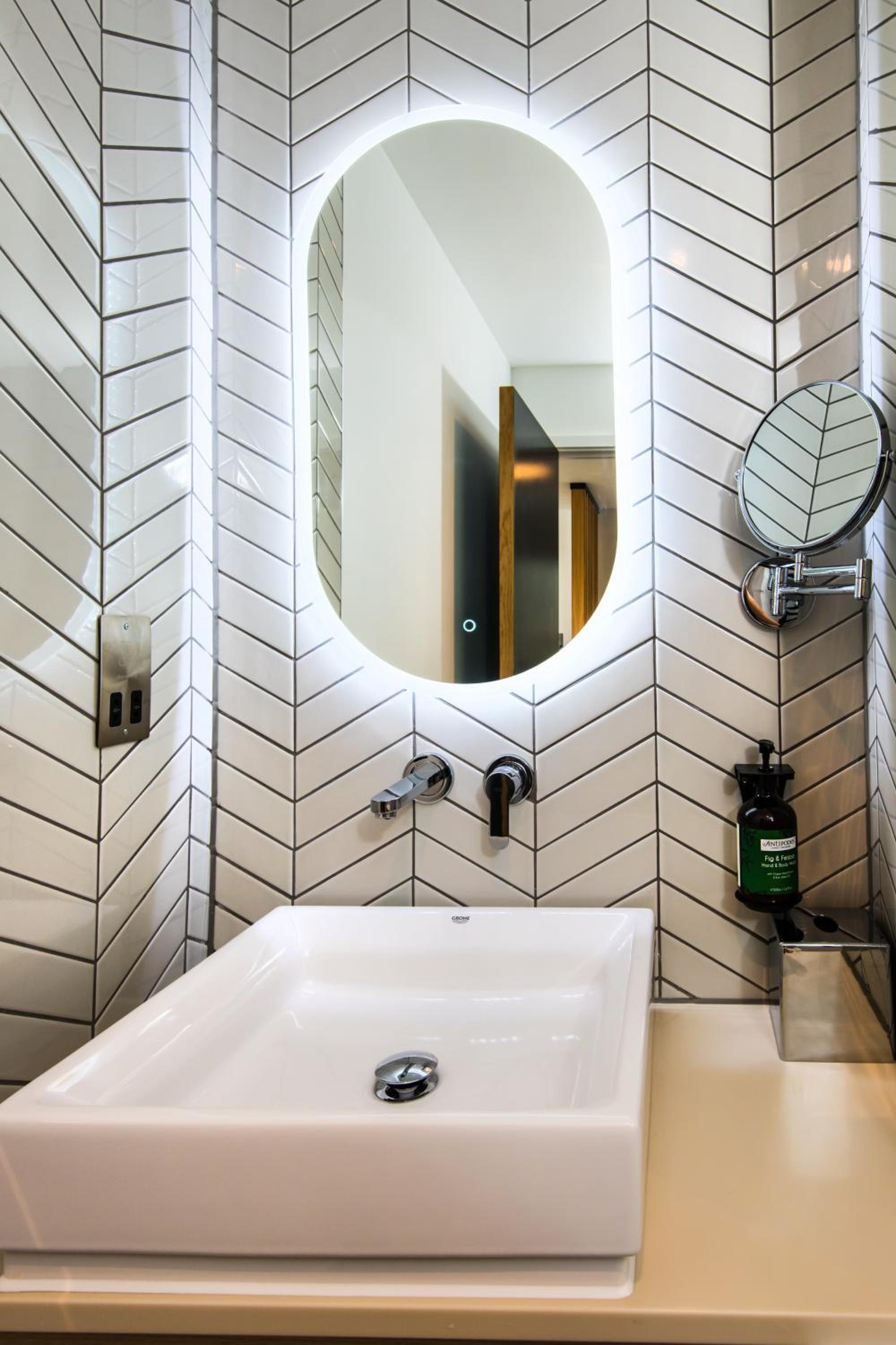staybridge suites cardiff an ihg hotel