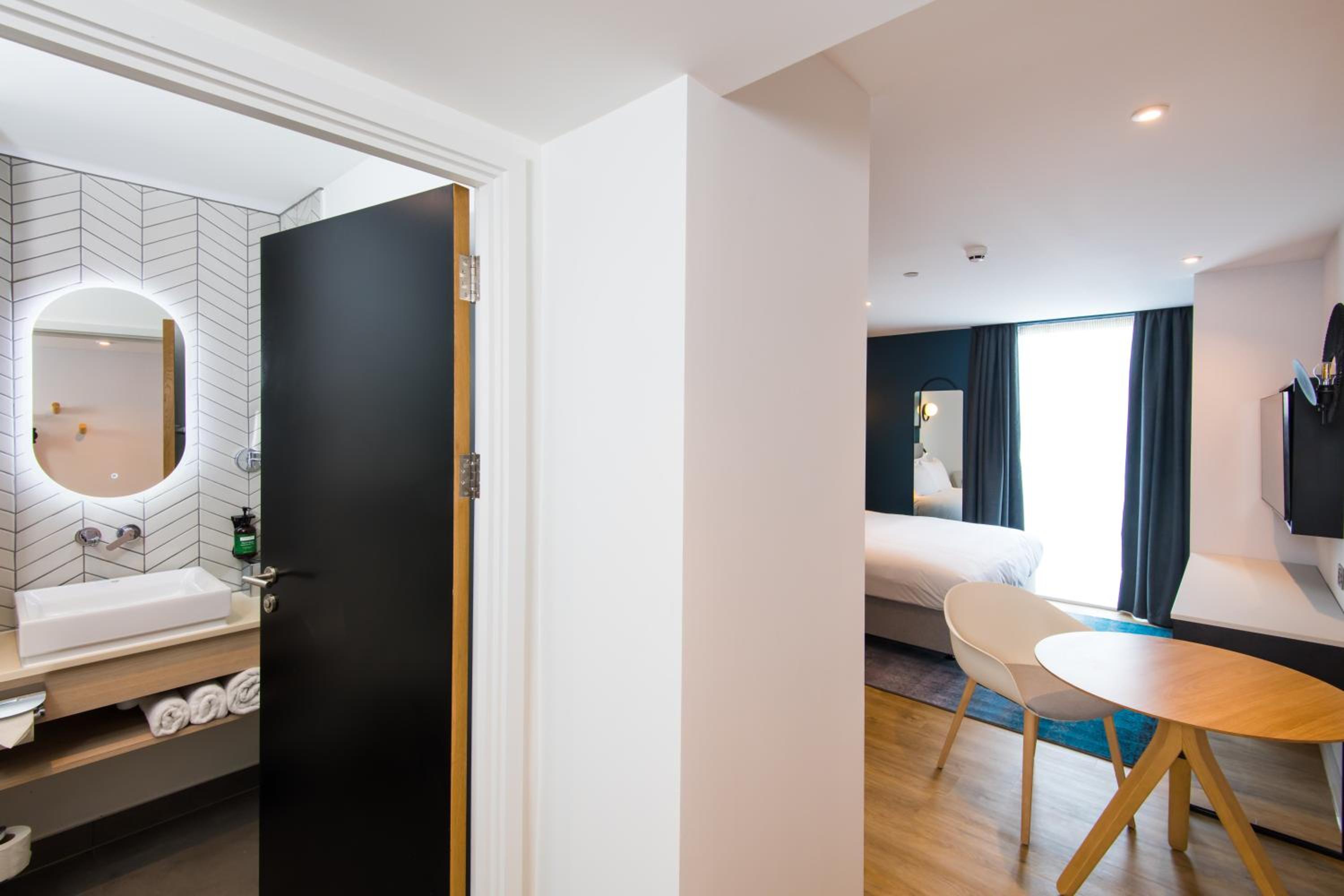 staybridge suites cardiff an ihg hotel
