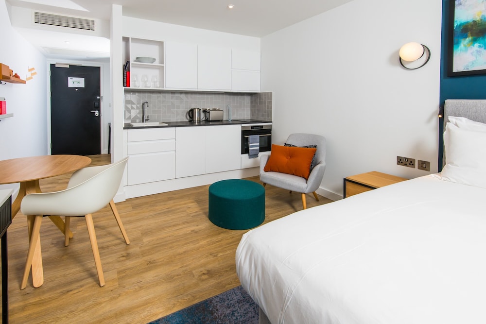 staybridge suites cardiff an ihg hotel