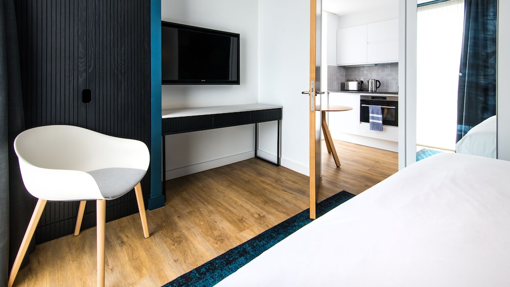 staybridge suites cardiff an ihg hotel