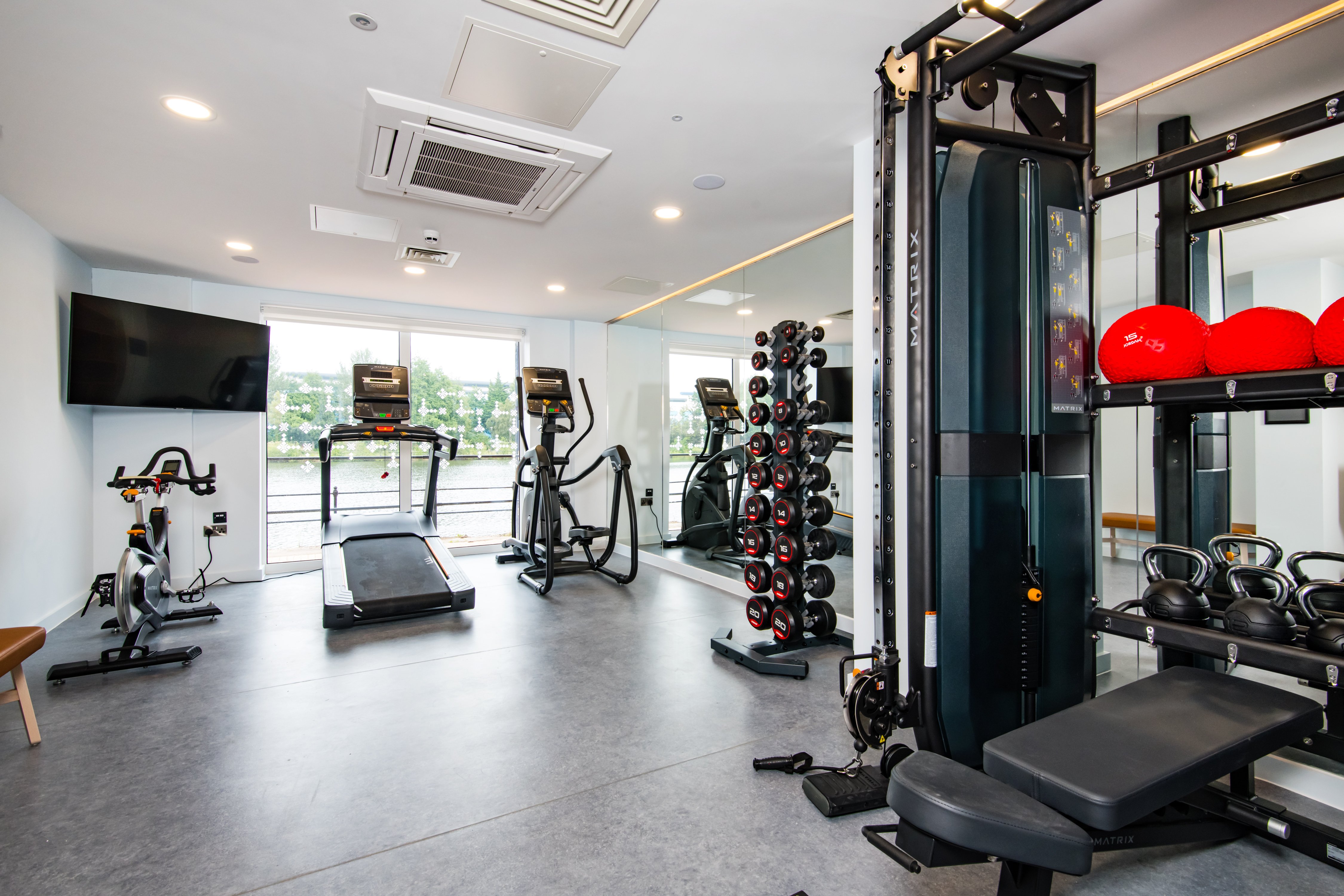 staybridge suites cardiff an ihg hotel
