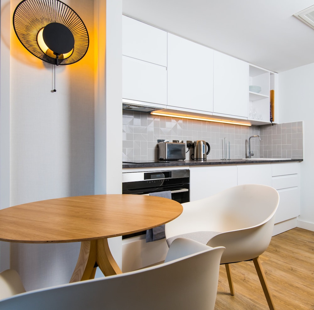staybridge suites cardiff an ihg hotel