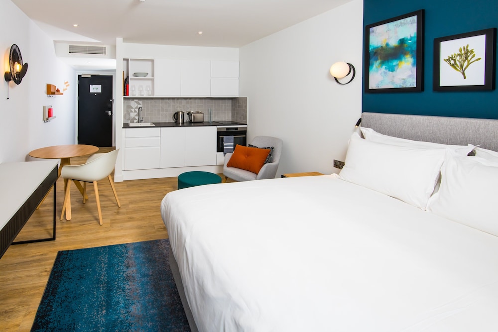 staybridge suites cardiff an ihg hotel