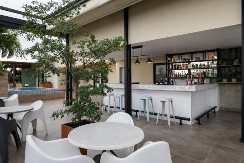 hilton garden inn cali ciudad jardin