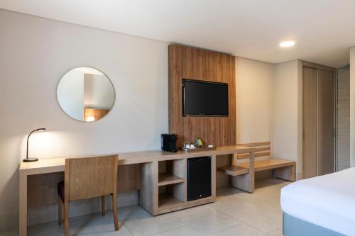 hilton garden inn cali ciudad jardin