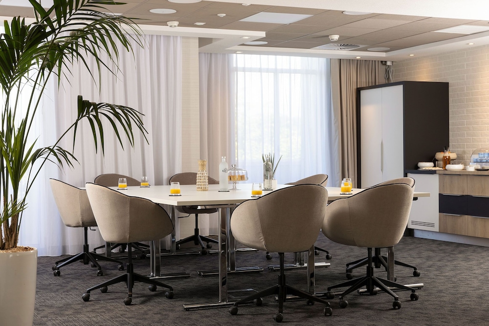 hampton by hilton tours centre