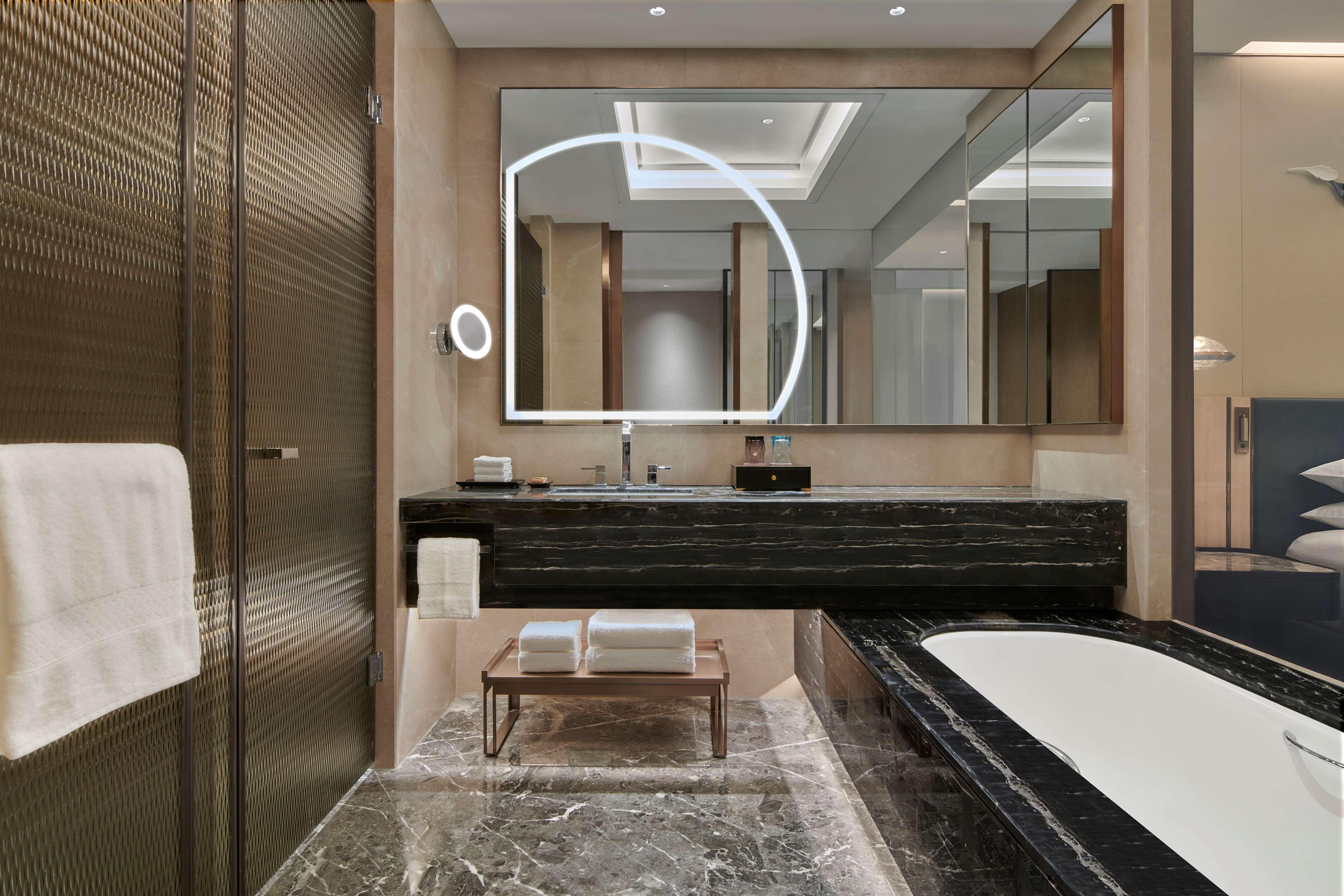 hilton yancheng