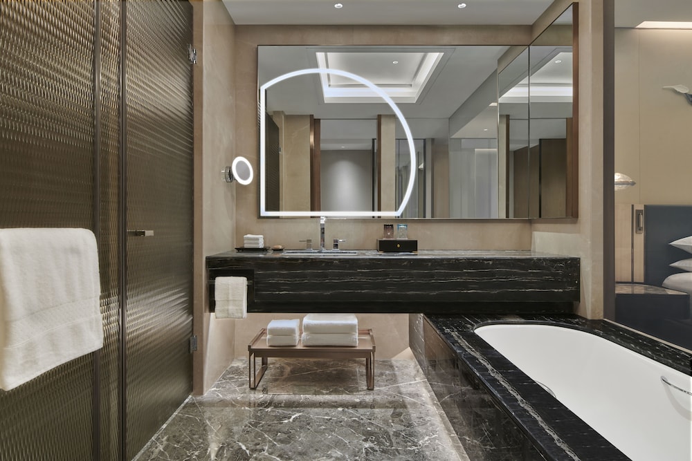 hilton yancheng