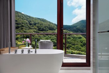 Crowne Plaza Zhoushan Seaview, An Ihg Hotel,,4 star